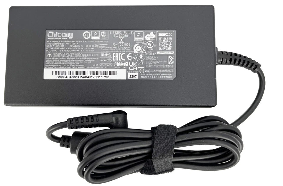 What plug options are available for the power cable?